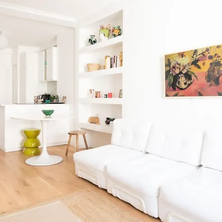 Charming Apartment Bastille דירה *