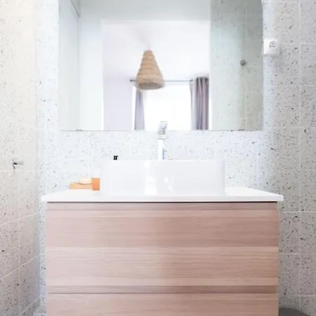 Charming Apartment Bastille דירה *